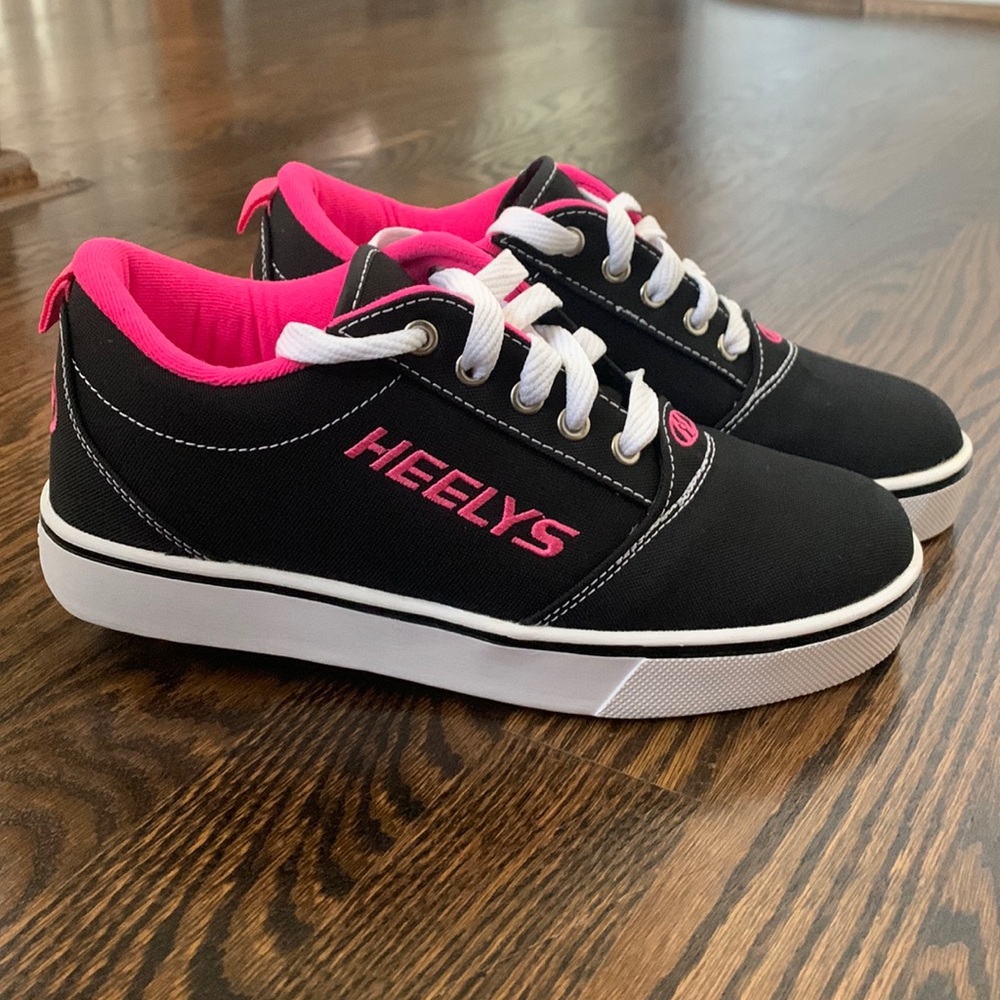 Heelys Pro20, size women 6 or youth 5